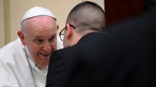 Il Papa ai parroci: siate padri autentici, valorizzare i laici e costruite Chiese missionarie 