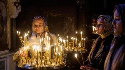 Orthodox believers light candles at St Volodomyr Cathedral in Kyiv ahead of the Divine Liturgy for Easter