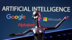 Ilustracija prikazuje Googleove, Microsoftove i Alphabet logotipe