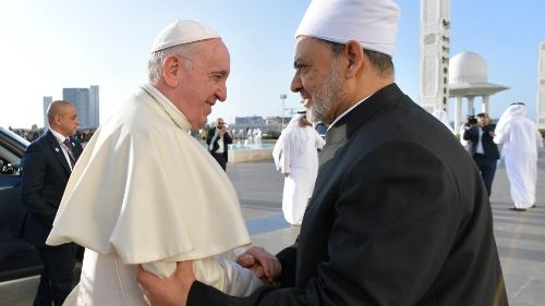 Il Papa e Al-Tayeb 5 anni fa mano nella mano, Bokova: grande gesto di condivisione