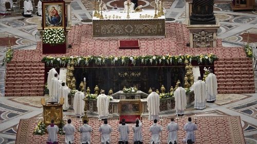 Unsprezece diaconi, dintre care doi sunt din România, vor fi hirotoniți în bazilica San Pietro