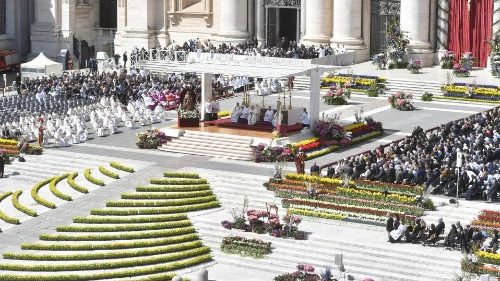 La place Saint-Pierre se transforme en jardin fleuri pour Pâques