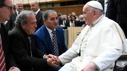 Papa Francisc și doi tați din Țara Sfântă la audiența generală din 27 martie 2024