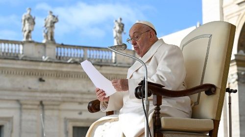 Pope at Audience: Live faith, hope and charity, to merit eternal life