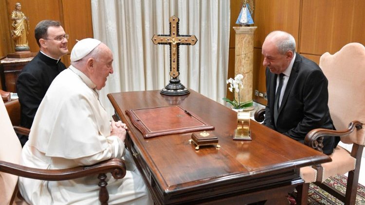 Папа Франциск и президент Венгрии Тамаш Шуйок (Ватикан, 25 апреля 2024 г.)