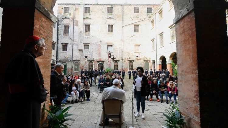 Visita del Santo Padre a Venecia - encuentro con las reclusas de la cárcel de mujeres de la Giudecca - 28 de abril de 2024. (Vatican Media)