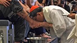 Tagle HolyThursday.jpg