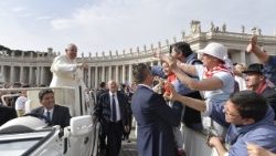 Franziskus am Mittwochmorgen bei der Generalaudienz auf dem Petersplatz