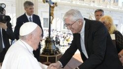 Папа Францішак і ксёндз Гільерма Марка