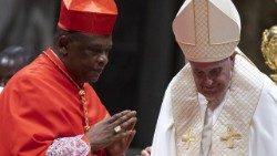 Aux côtés du Pape François, le cardinal Fridolin Ambongo, archevêque de Kinshasa (RD Congo) et président du Symposium des Conférences Episcopales d’Afrique et Madagascar (Sceam)