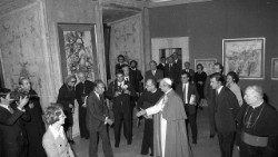 Paolo VI incontra Renato Guttuso durante l’inaugurazione della Collezione, 23 giugno 1973 Foto © Osservatore Romano