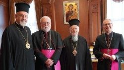 Arkivyskupas P. R. Gallagheris aplankė Konstantinopolio patriarchą Baltramiejų (centre)