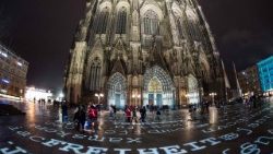 Vor dem Kölner Dom am letzten Silvestertag