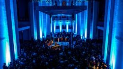 Bei einer sogenannten Techno-Messe in der Berliner Thomaskirche