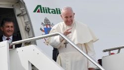 Papst Franziskus auf dem Weg nach Arabien