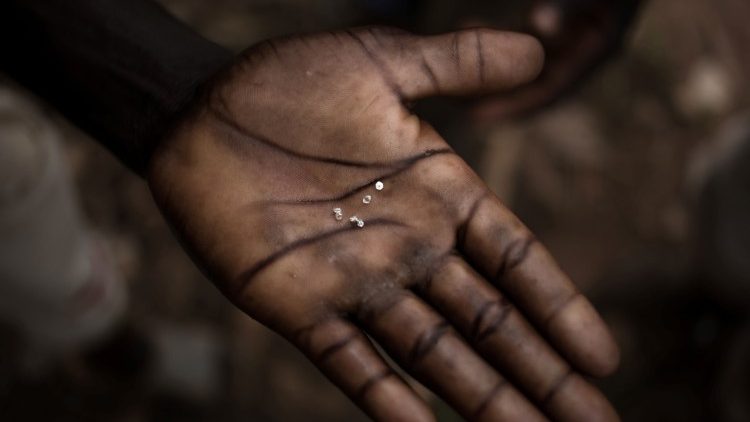 En Sierra Leona, avanza la deforestación en busca de minerales preciosos