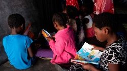 Congo, bambini a scuola