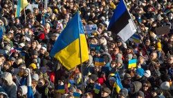 Esten demonstrieren für den Frieden in der Ukraine