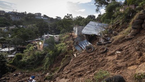 Scores dead in Ethiopia landslides