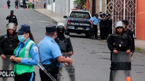 Никарагуанската полиция конфискува и окупира католически училища