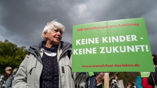 Abtreibung: Deutscher Bundestag verbietet "Gehsteigbelästigung"