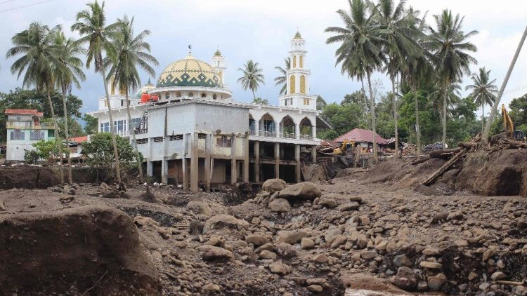 Intenzivne poplave i klizišta u Zapadnoj Sumatri