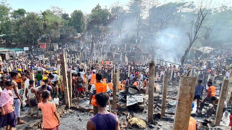 Refugiados Rohingya em acampamentos em Cox's Bazar, Bangladesh