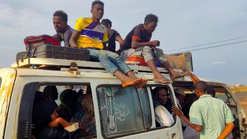 Sudanesische Flüchtlinge aus dem Bundesstaat Jazira kommen in der östlich gelegenen Stadt Gedaref an