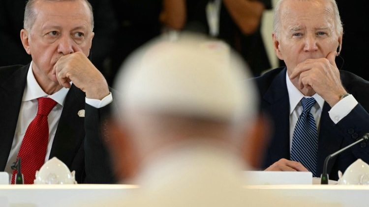 Am vergangenen G7-Gipgel in Süditalien warnte der Papst die Staatsführer vor den möglichen Gefahren von KI