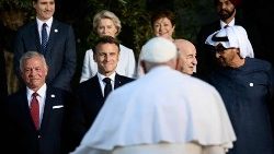 Papa Francesco con i leader del G7