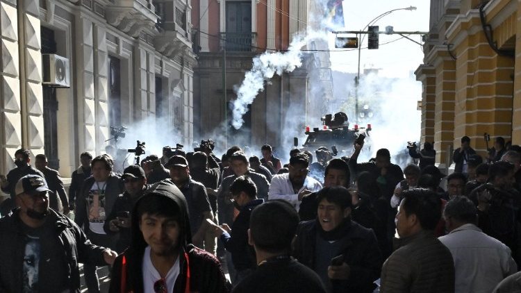 Bolivia, un momento dei disordini a La Paz durante il tentato golpe