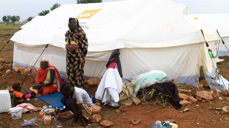 Internally displaced women and children in Gedaref city, Sudan