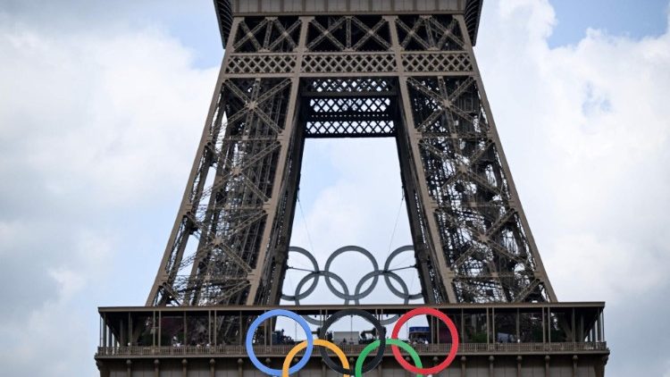 Olympische Ringe am Eifelturm