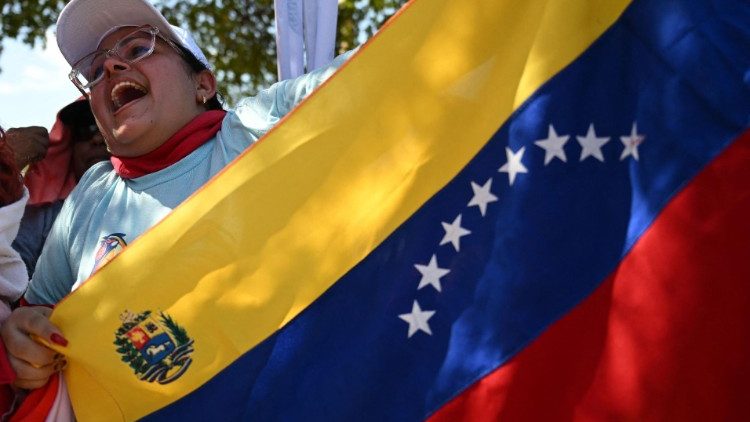 Une manifestante vénézuélienne au dernier jour de campagne, à Caracas (Venezuela), le 26 juillet 2024. 