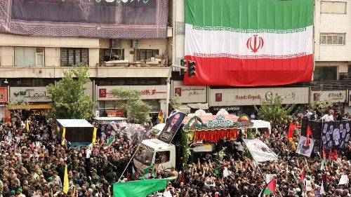 I funerali di Haniyeh in Iran. Accuse ad Israele