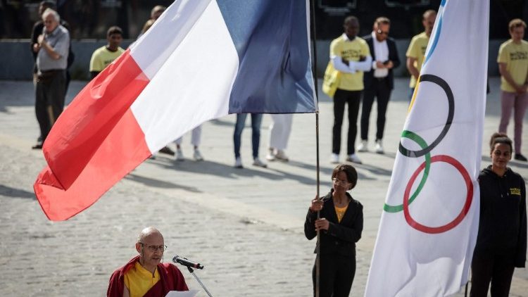 Der Co-Präsident der Union der Buddhisten in Frankreich, Lama Jigme Thrinle Gyatso, bei einem interreligiösen Treffen anlässlich der Olympischen Spiele in Paris am 4.8.2024