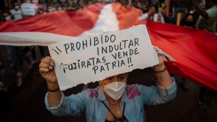 Demo in Lima (Archivbild) gegen die Freilassung des ehemaligen peruanischen Präsidenten Alberto Fujimori (1991-2000) aus dem Gefängnis. 