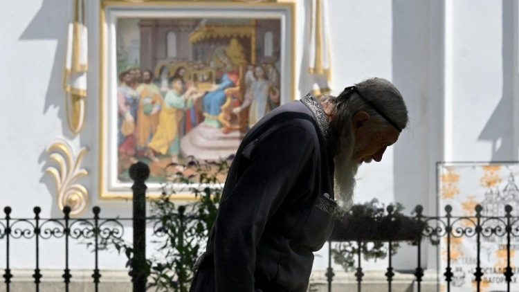 Ein orthodoxer Mönch in Kyiv