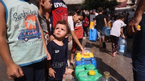 Gaza, tra le bombe la Caritas si prepara a vaccinare i bambini