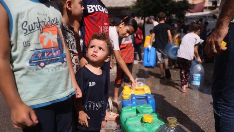 Un punto de distribución de agua en la Franja de Gaza