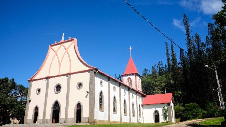 Église de Notre-Dame-de-l'Assomption sur l'île des Pins, partiellement brûlée le 19 juillet.