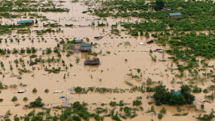 
                    Tufão Yaghi no Vietnã, a tristeza e a solidariedade espiritual do Papa
                