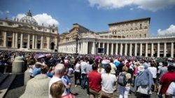 Blick auf den Petersplatz während des Regina Coeli