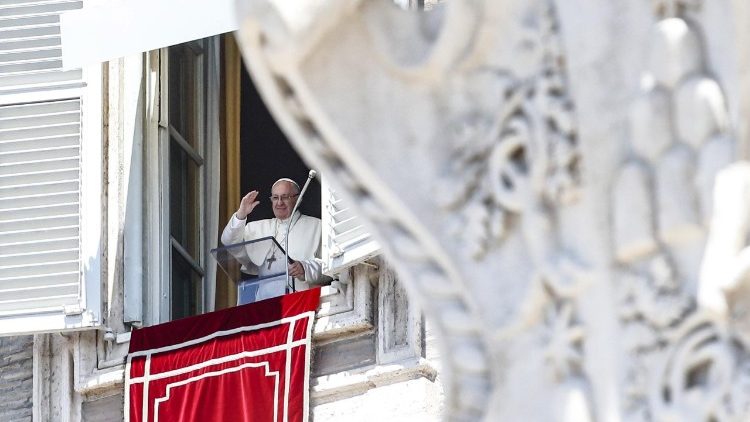 Papst Franziskus beim Angelus