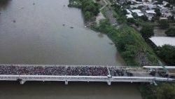 Tension on the border between Guatemala and Mexico with the arrival of Honduran migrants clamoring for passage