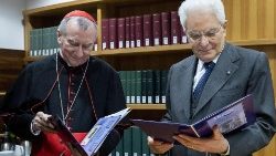 Kardinal Parolin (links) und Italiens Präsident Sergio Mattarella