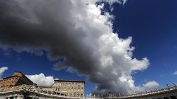 pope-francis-during-the-angelus--prayer-1554633228609.jpg