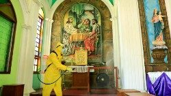 Desinfizierung einer Kirche in Dili, im März 2021