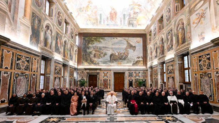  रोम में पोंटिफिकल नॉर्थ अमेरिकन कॉलेज के पुरोहितों, उपयाजकों, सेमिनारियों और कर्मचारियों के साथ संत पापा फ्राँसिस