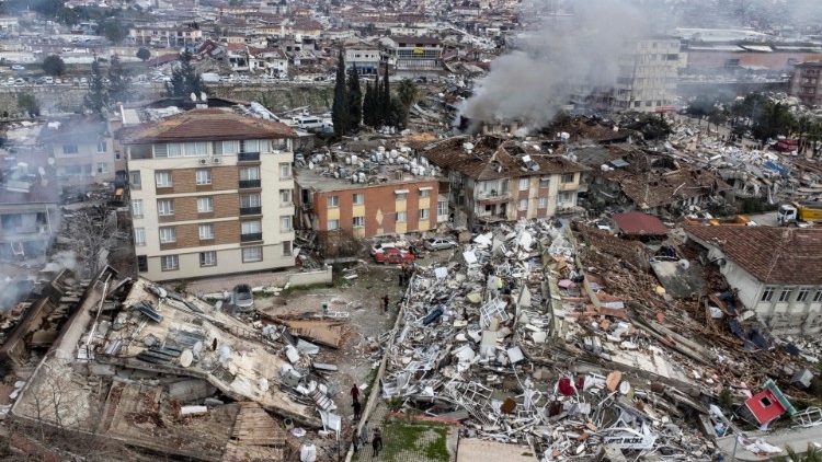 भूकंप से ध्वस्त तुर्की 